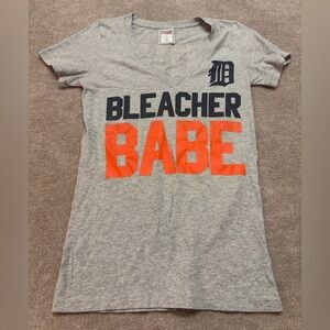 VS PINK x Detroit Tigers “Bleacher Babe” V-Neck Tee Medium 0486